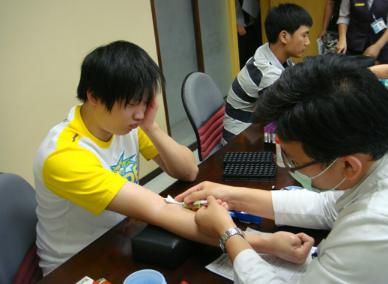 在上海找人体检代检代查乙肝抽血成功搞定通过合格拿了报告